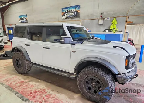 2023 Ford Bronco Base z USA, uszkodzony, nr VIN 1FMEE5DP7PLB53278